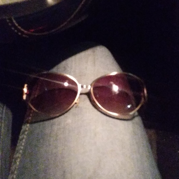 Sunglasses - Picture 3 of 4